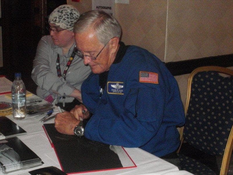 Autographica 2012 16