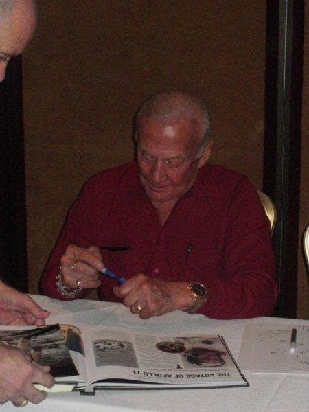 Autographica 2012 28