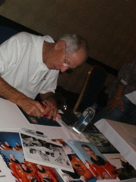 Autographica 2012 32